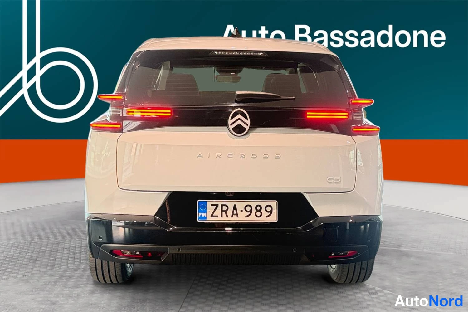 Valkoinen Citroen C5 aircross 2026, takaa, kuva 8