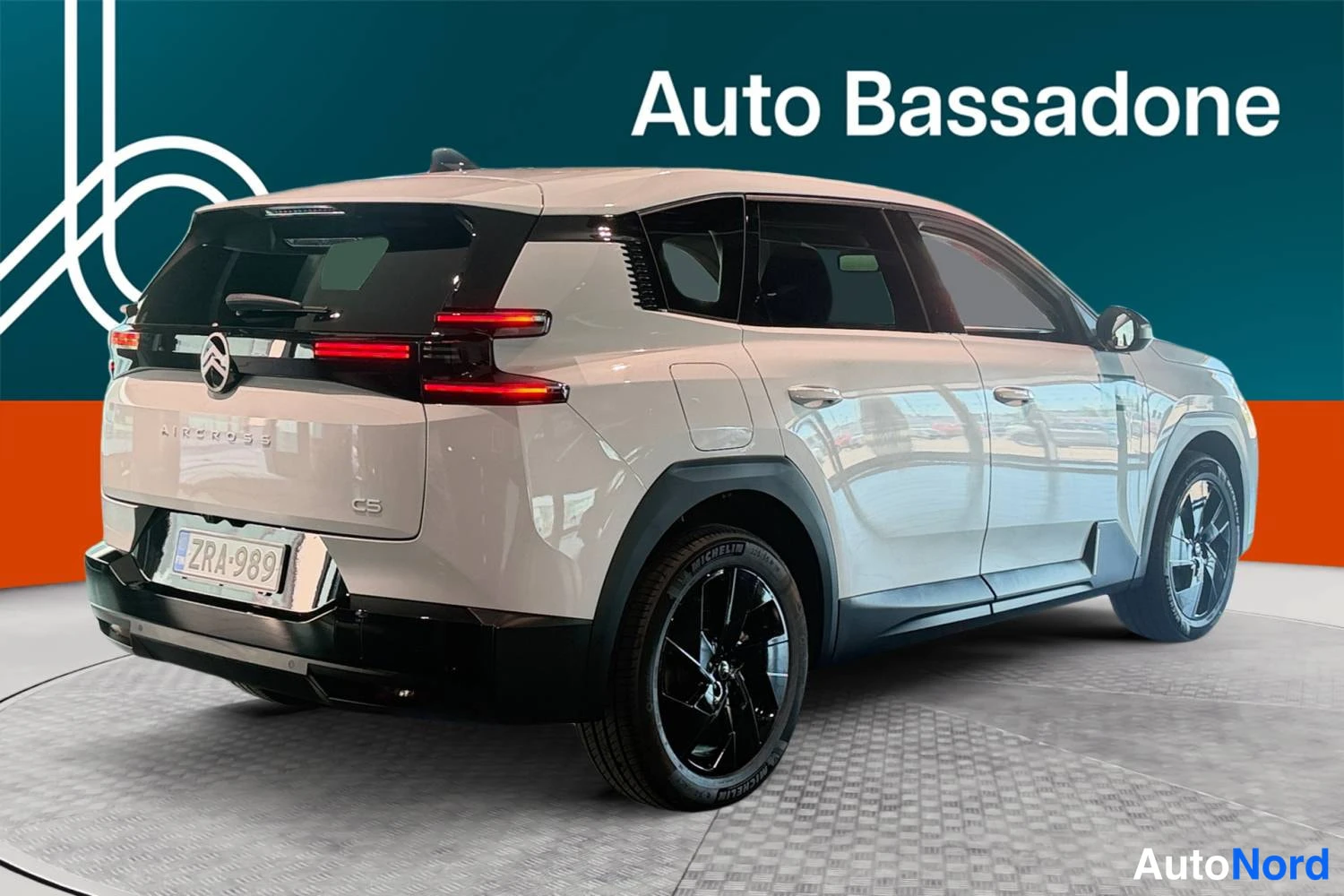 Valkoinen Citroen C5 aircross 2026, takaviisto, kuva 6