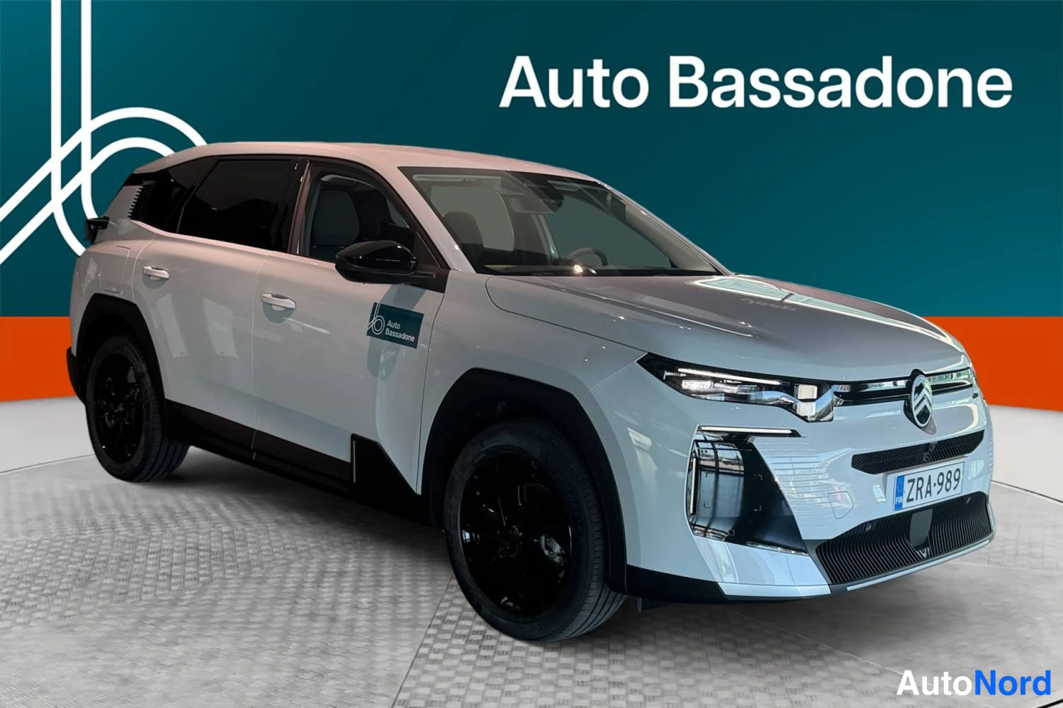 Valkoinen Citroen C5 aircross 2026, etuviisto, keula oikealle, kuva 2