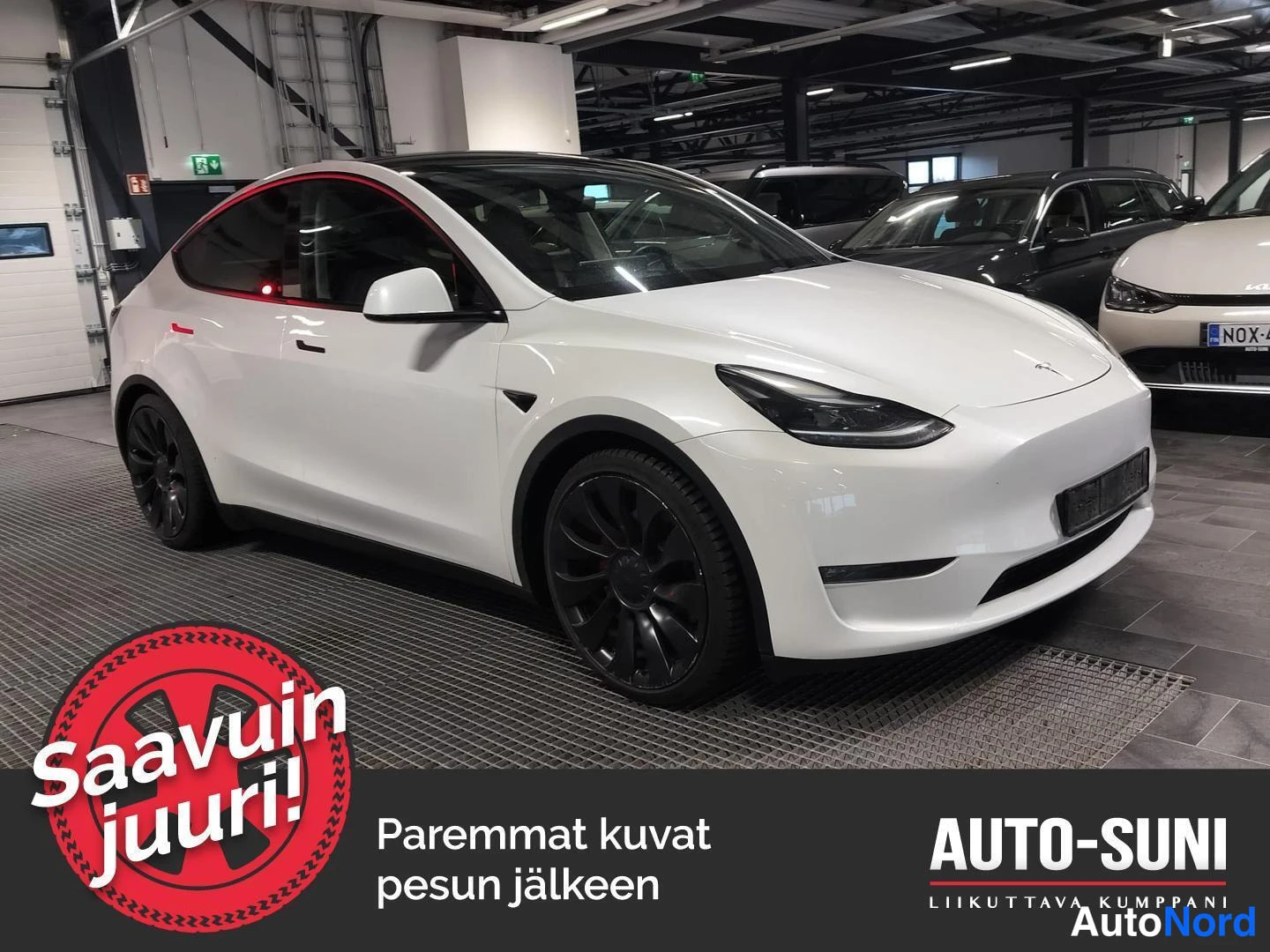 Valkoinen Tesla Model Y 2023, etuviisto, keula oikealle, kuva 2
