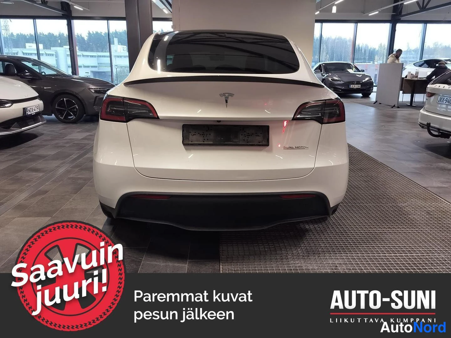 Valkoinen Tesla Model Y 2023, takaa, kuva 6