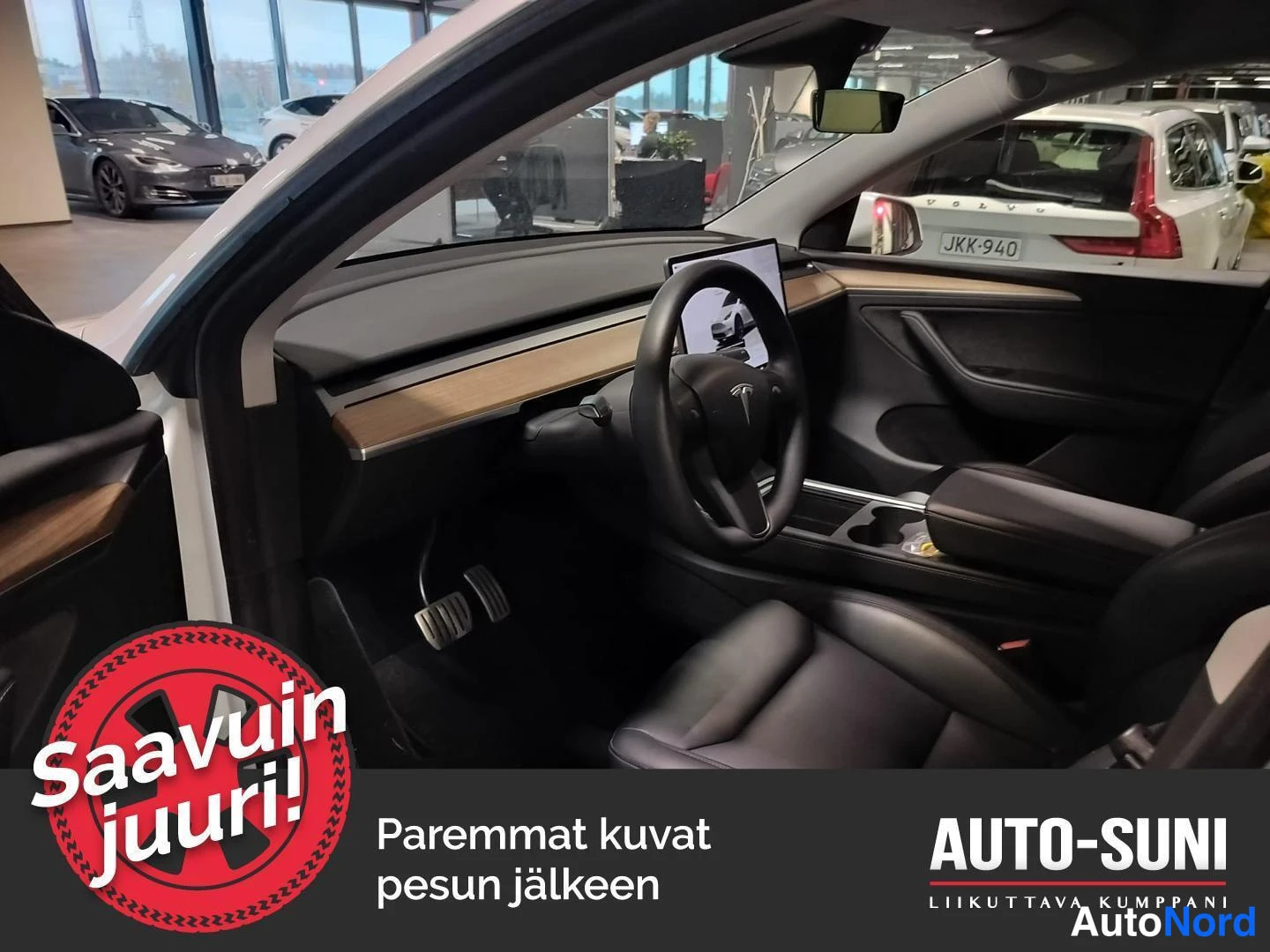 Valkoinen Tesla Model Y 2023, ohjaamo, kuva 7