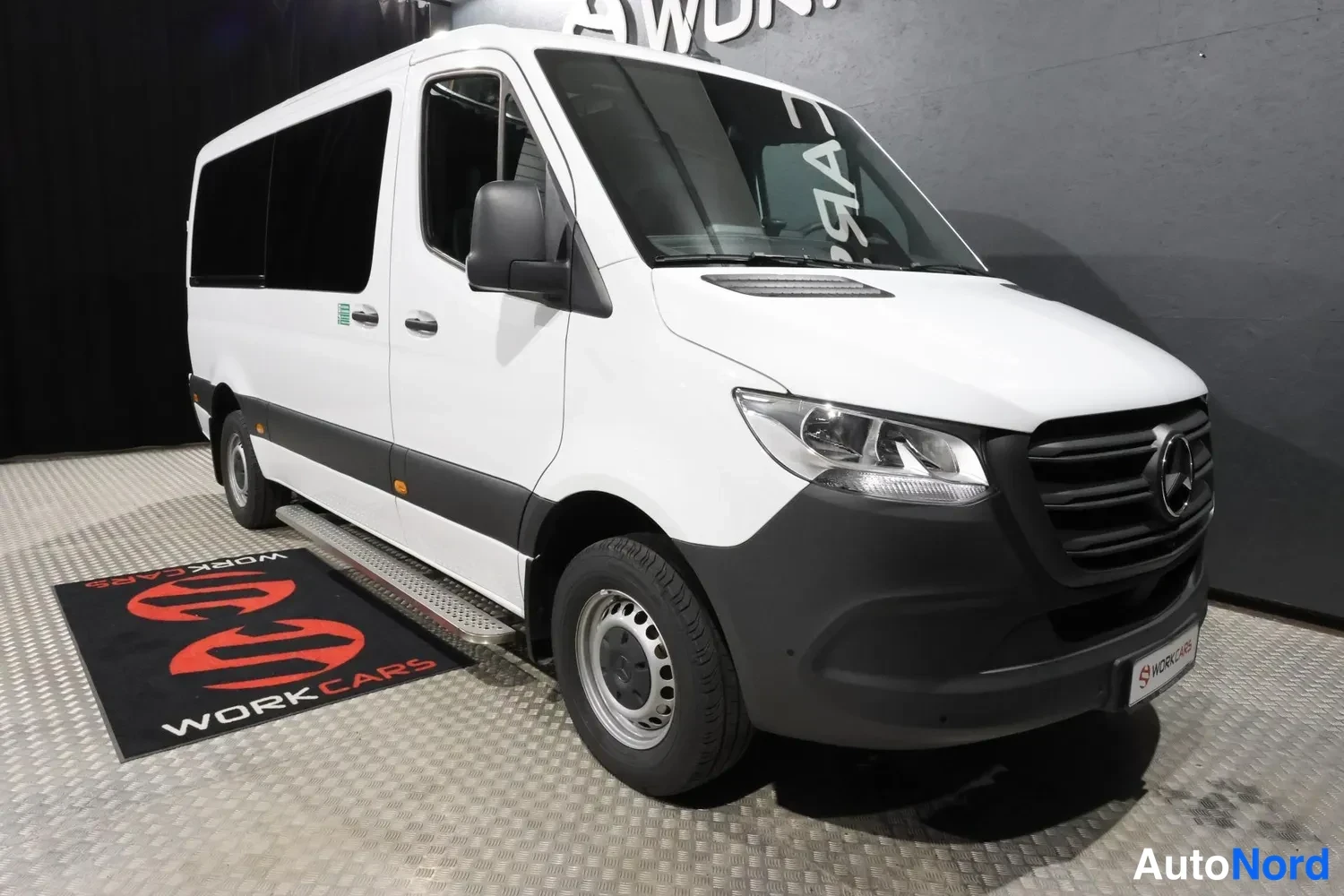 Valkoinen Mercedes-Benz Sprinter 2026, etuviisto, keula oikealle, kuva 5