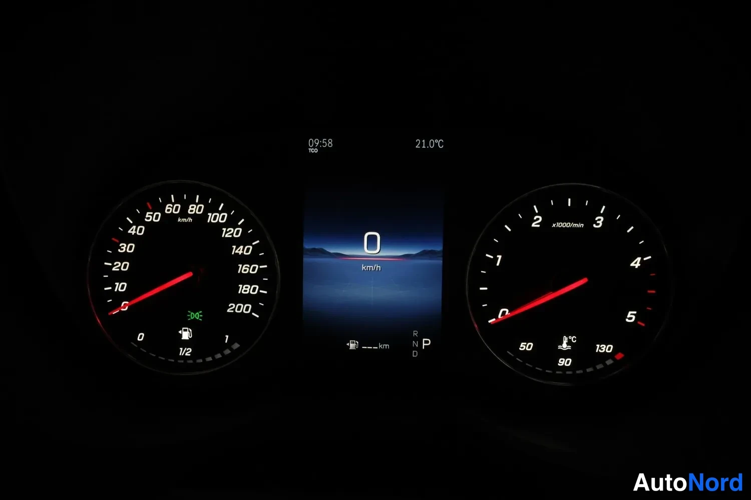 Valkoinen Mercedes-Benz Sprinter 2026, yksityiskohta, kuva 25