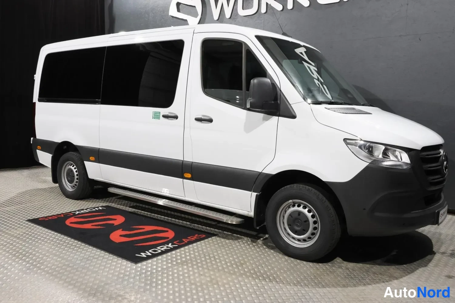 Valkoinen Mercedes-Benz Sprinter 2026, etuviisto, keula oikealle, kuva 6