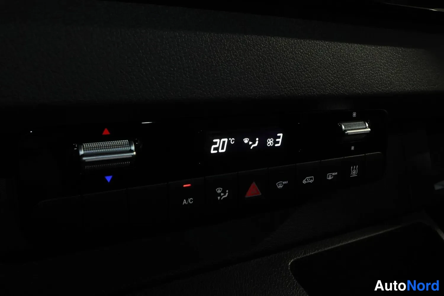 Valkoinen Mercedes-Benz Sprinter 2026, yksityiskohta, kuva 29