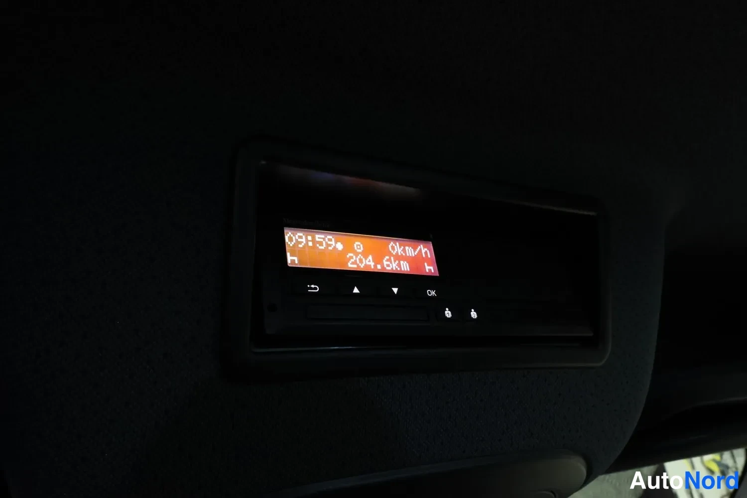 Valkoinen Mercedes-Benz Sprinter 2026, yksityiskohta, kuva 30