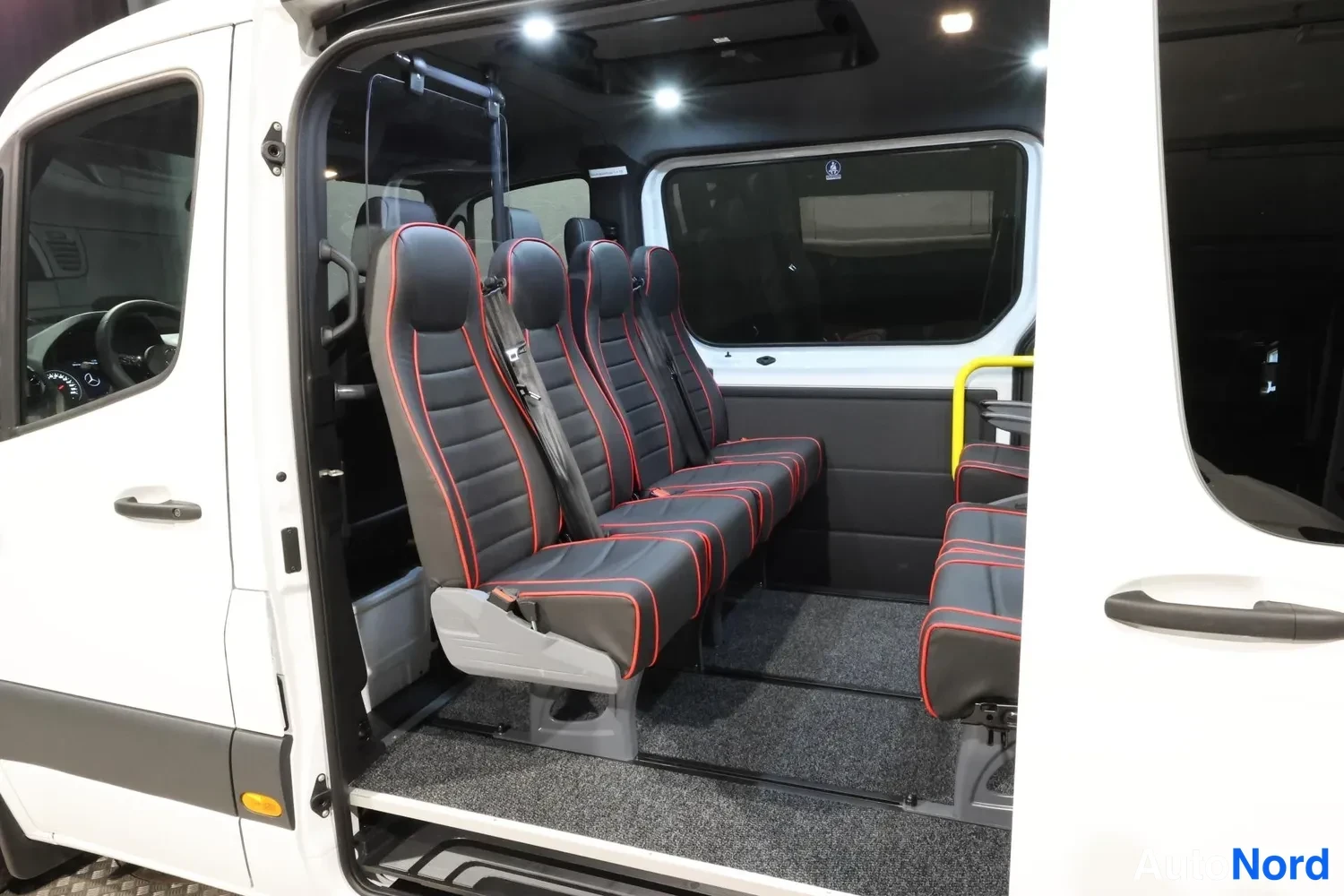Valkoinen Mercedes-Benz Sprinter 2026, takaistuimet, kuva 21