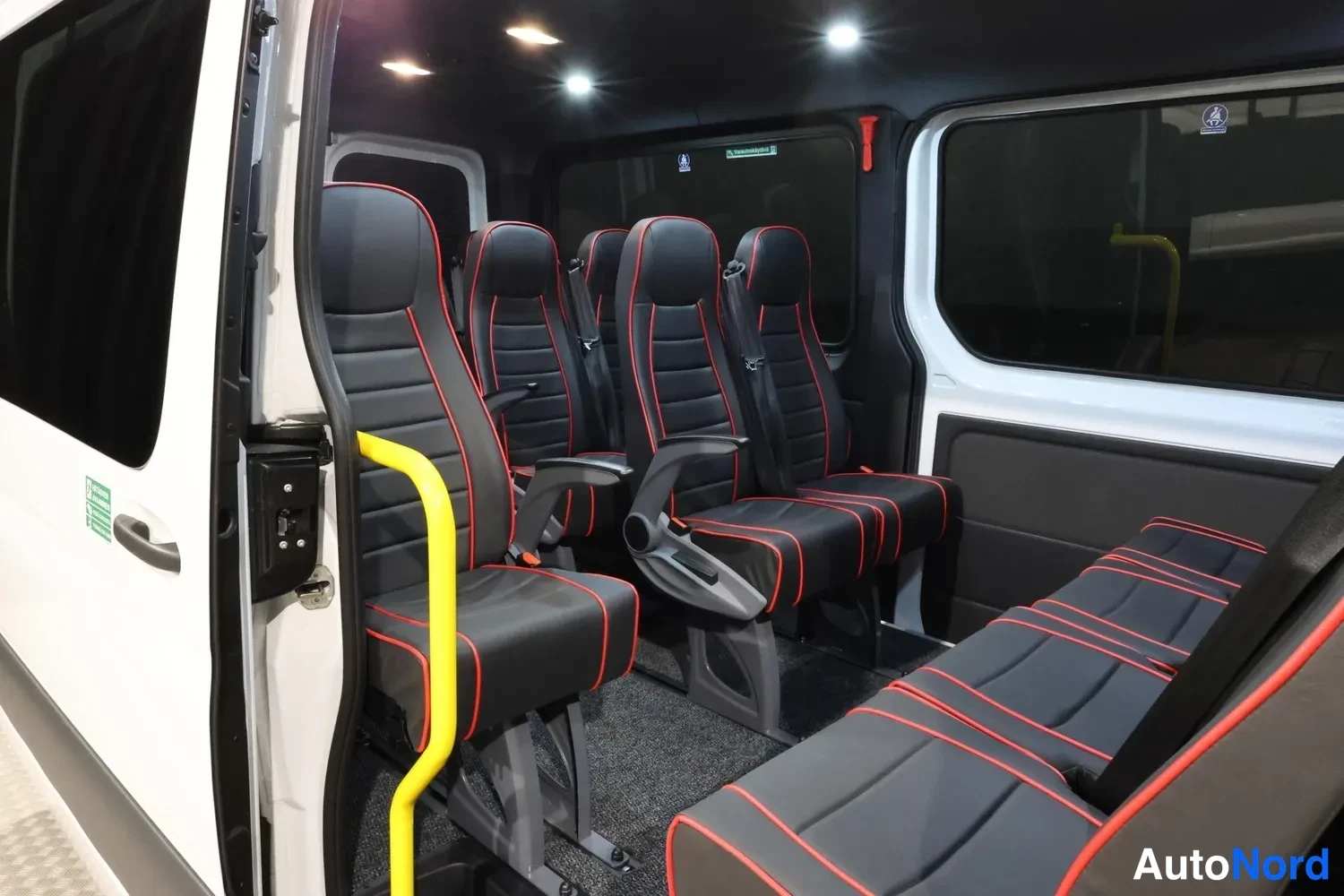 Valkoinen Mercedes-Benz Sprinter 2026, ohjaamo, kuva 17