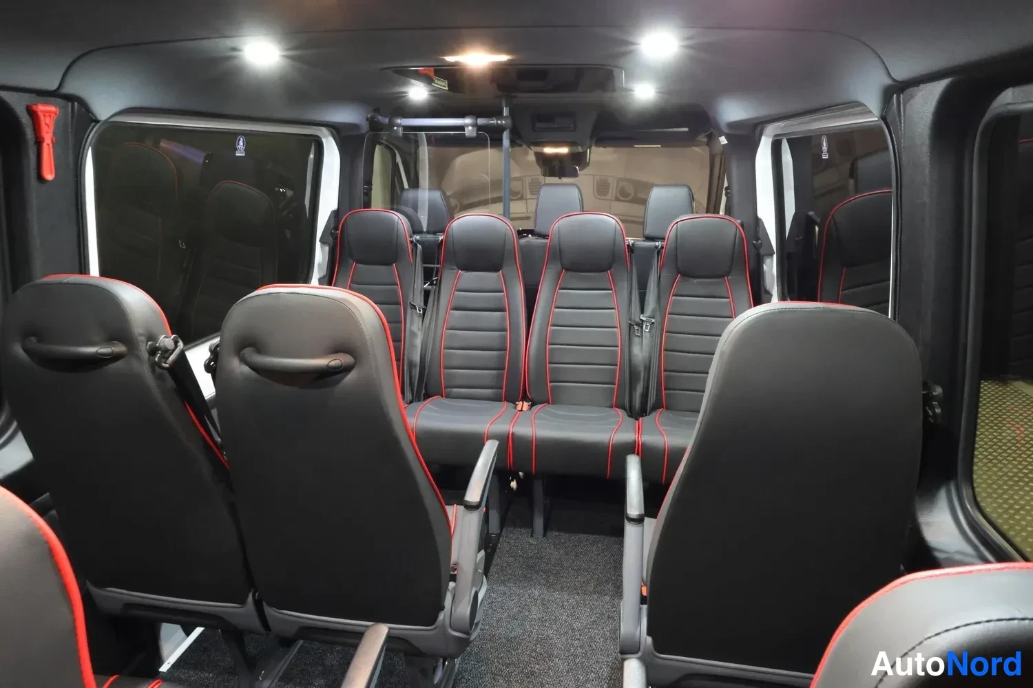 Valkoinen Mercedes-Benz Sprinter 2026, takaistuimet, kuva 22