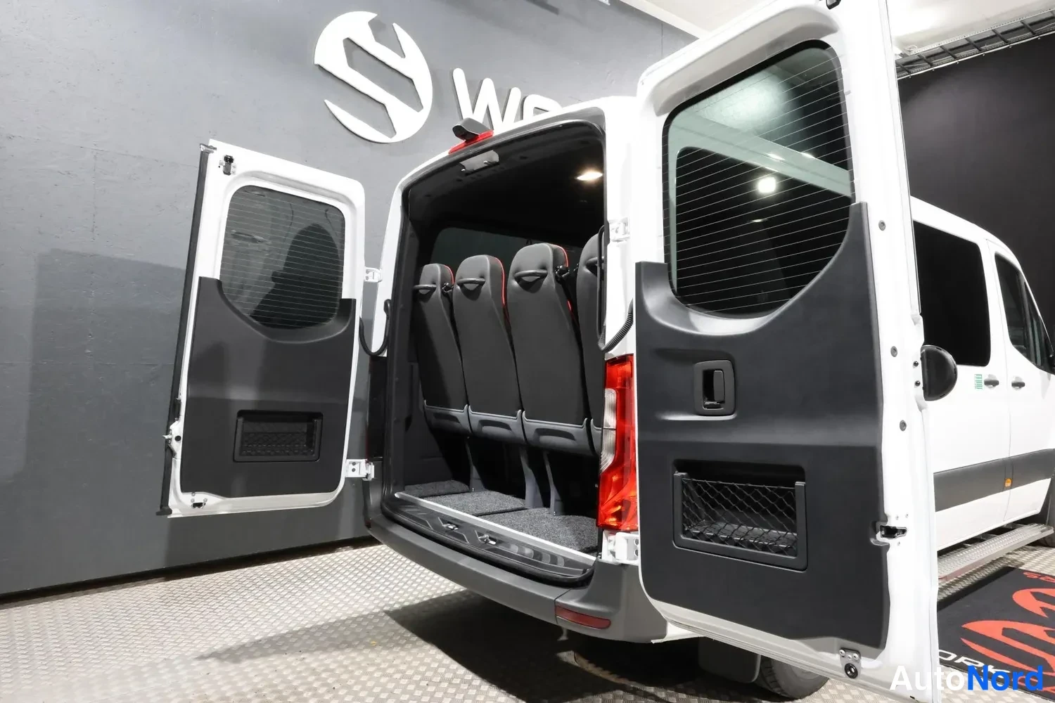 Valkoinen Mercedes-Benz Sprinter 2026, takaviisto, kuva 13