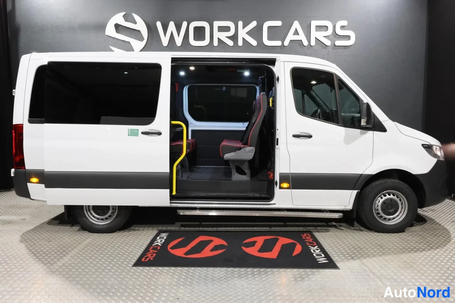 Valkoinen Mercedes-Benz Sprinter 2026, etuviisto, keula oikealle, kuva 7