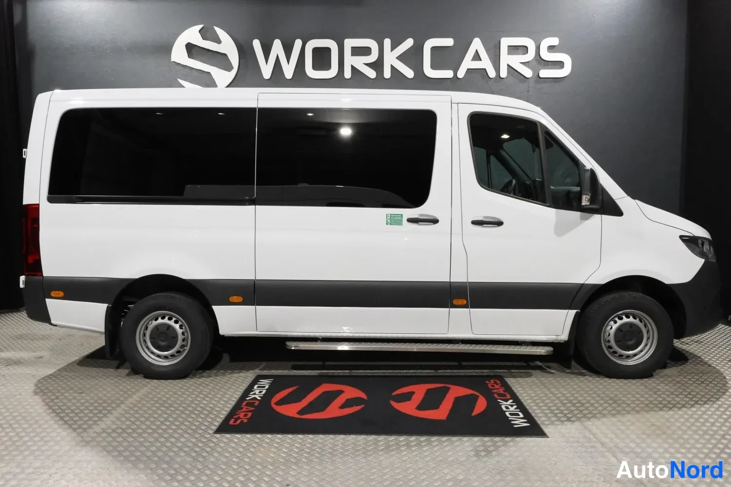 Valkoinen Mercedes-Benz Sprinter 2026, etuviisto, keula oikealle, kuva 8