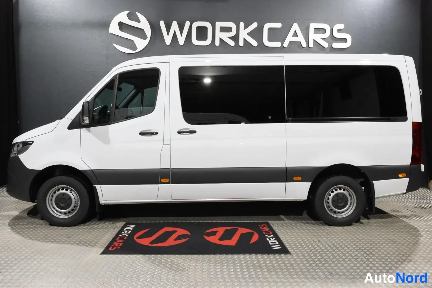 Valkoinen Mercedes-Benz Sprinter 2026, etuviisto, keula vasemmalle, kuva 2
