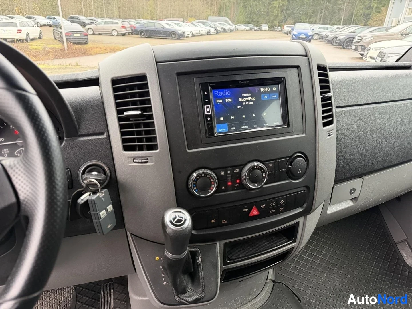 Blue Mercedes-Benz Sprinter 319 CDI 2017, detail, photo 23