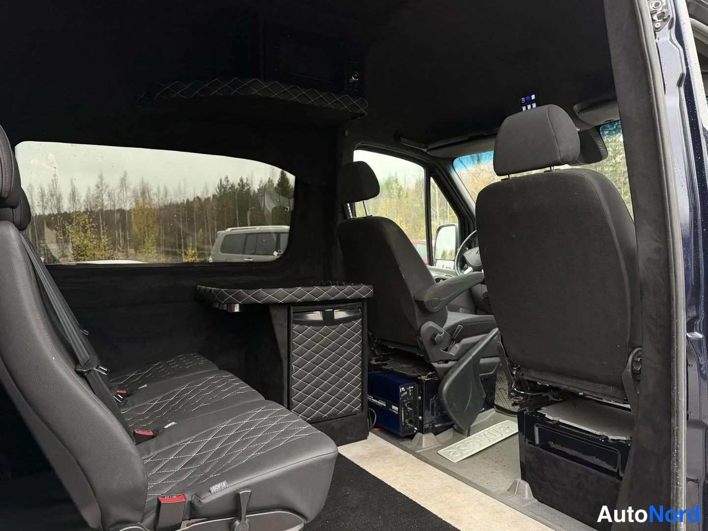 Blue Mercedes-Benz Sprinter 319 CDI 2017, rear seats, photo 19