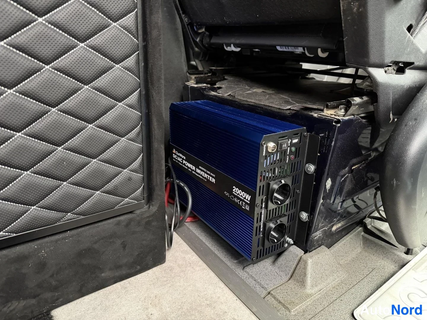 Blue Mercedes-Benz Sprinter 319 CDI 2017, detail, photo 25