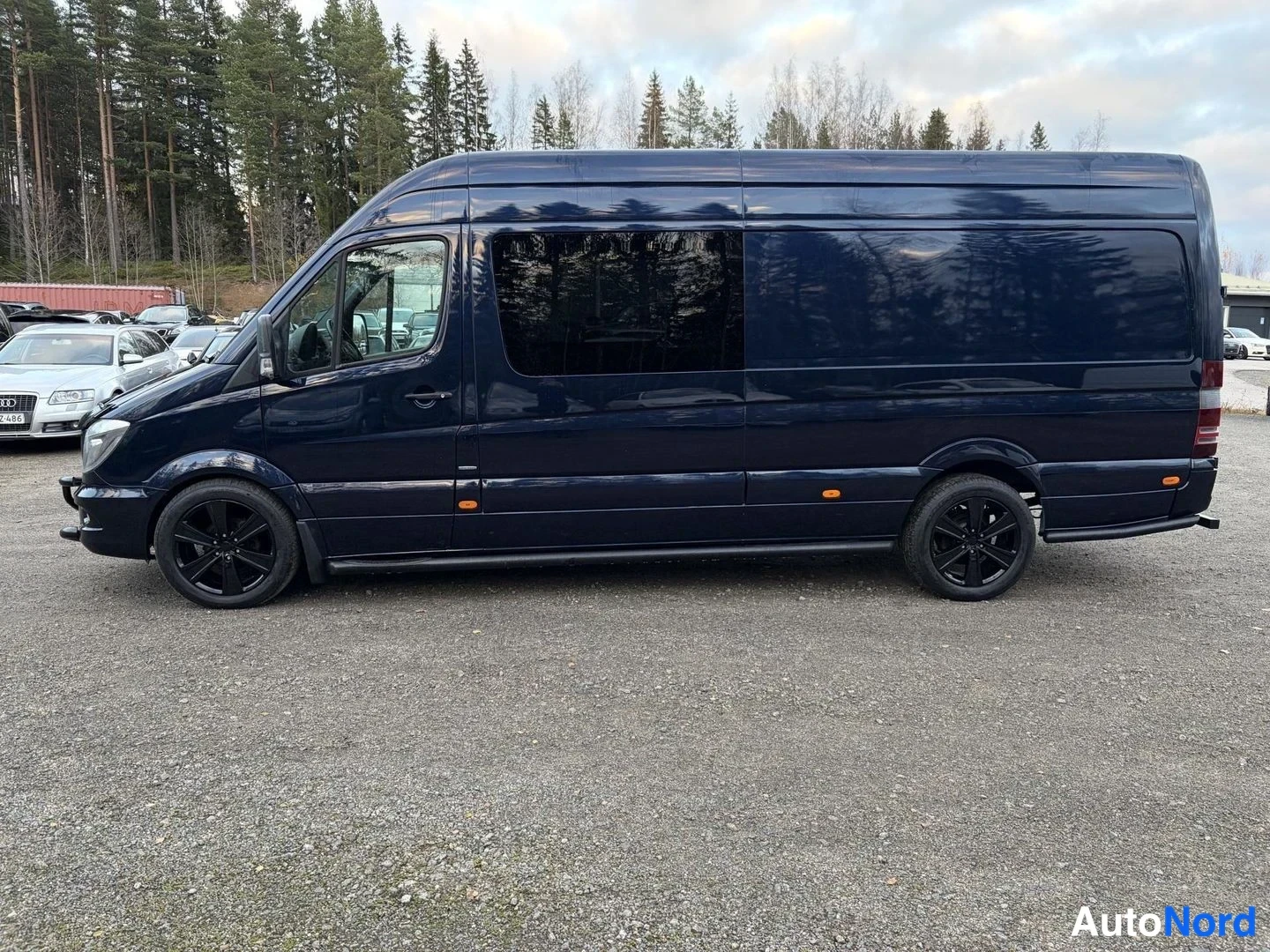 Blue Mercedes-Benz Sprinter 319 CDI 2017, front three-quarter, nose to the left, photo 3