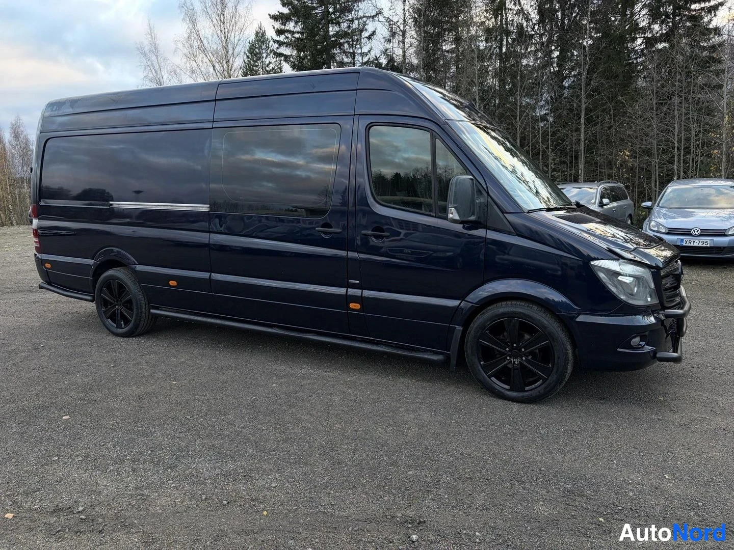 Blue Mercedes-Benz Sprinter 319 CDI 2017, front three-quarter, nose to the right, photo 5