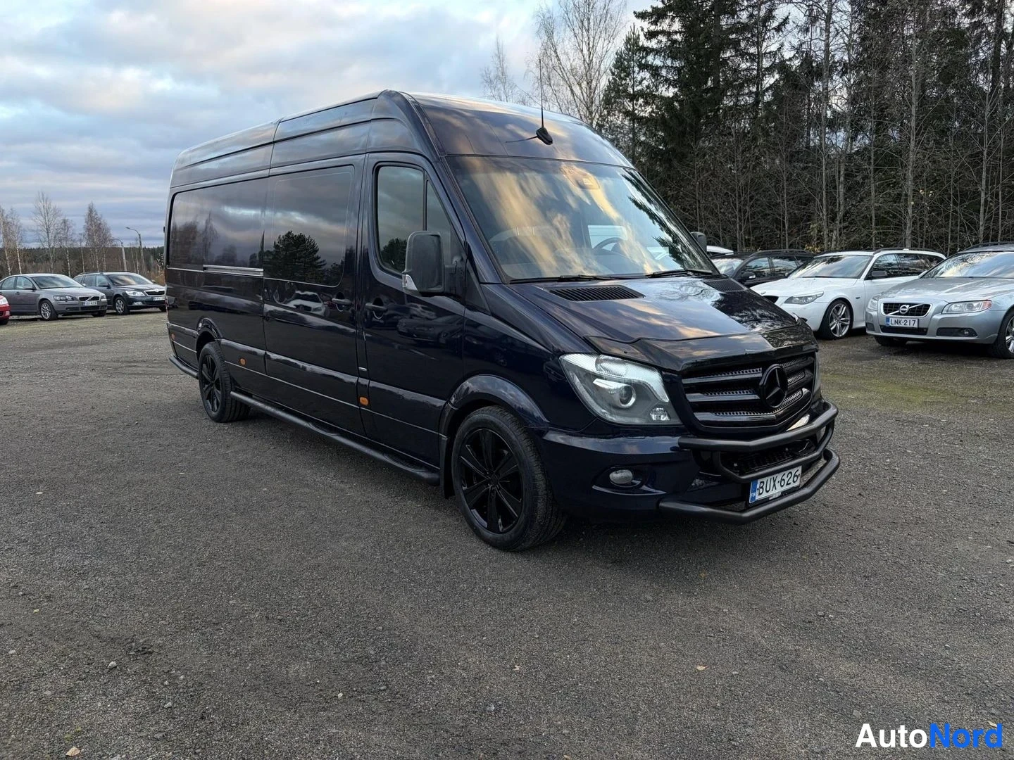 Blue Mercedes-Benz Sprinter 319 CDI 2017, front three-quarter, nose to the right, photo 4