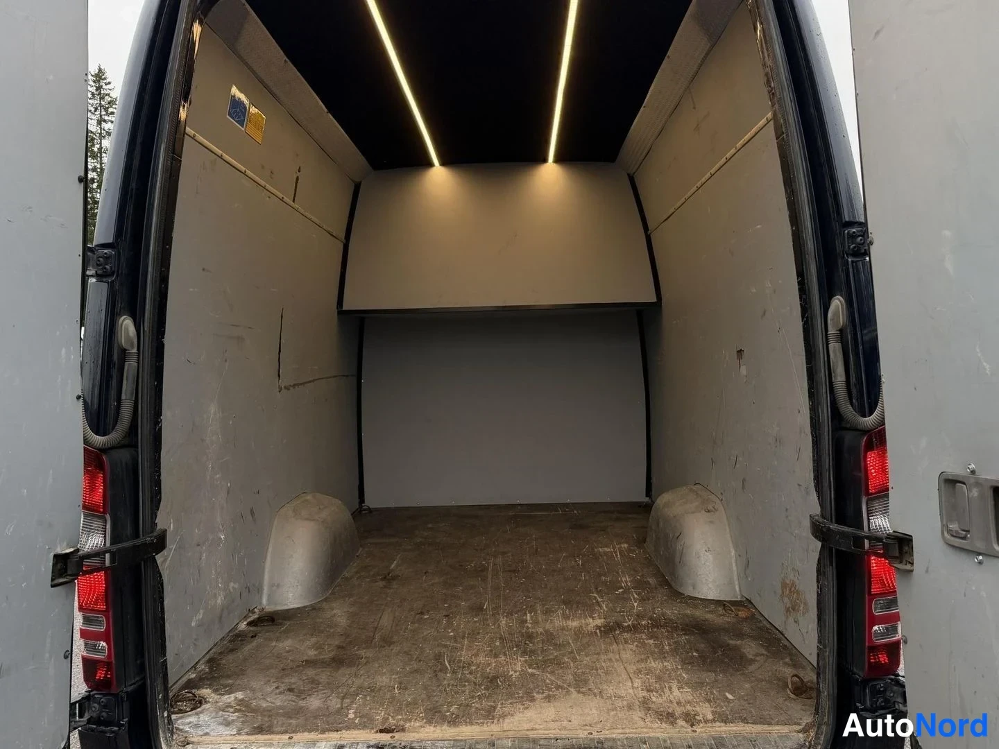 Blue Mercedes-Benz Sprinter 319 CDI 2017, boot, photo 21