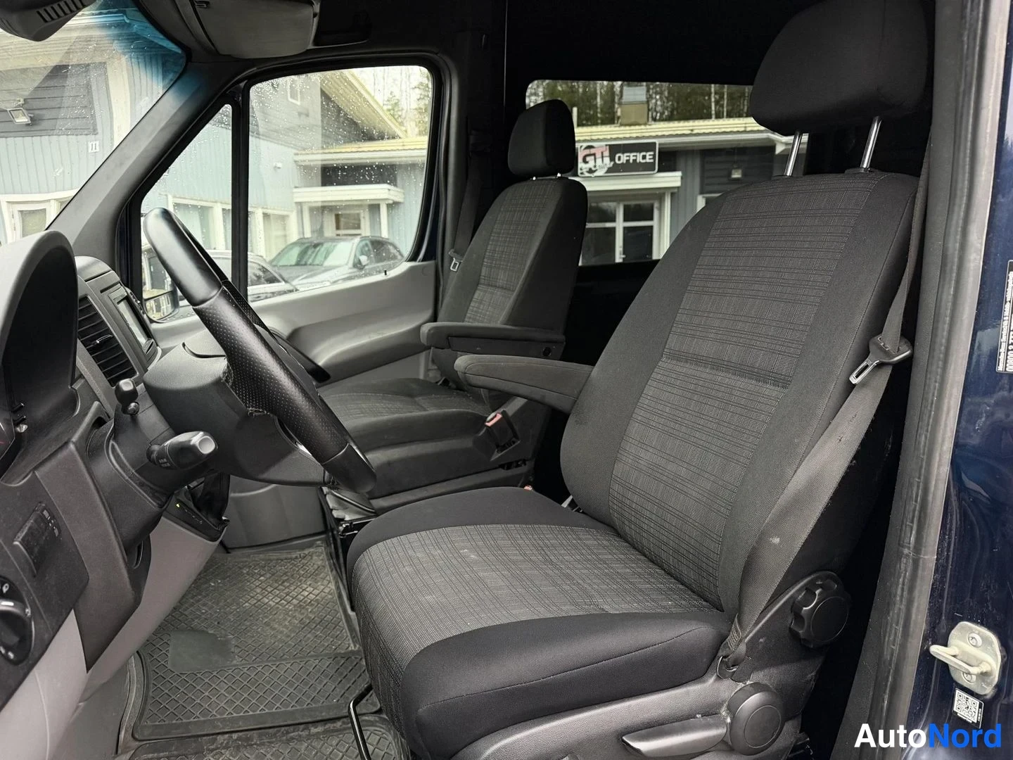 Blue Mercedes-Benz Sprinter 319 CDI 2017, front seats, photo 16