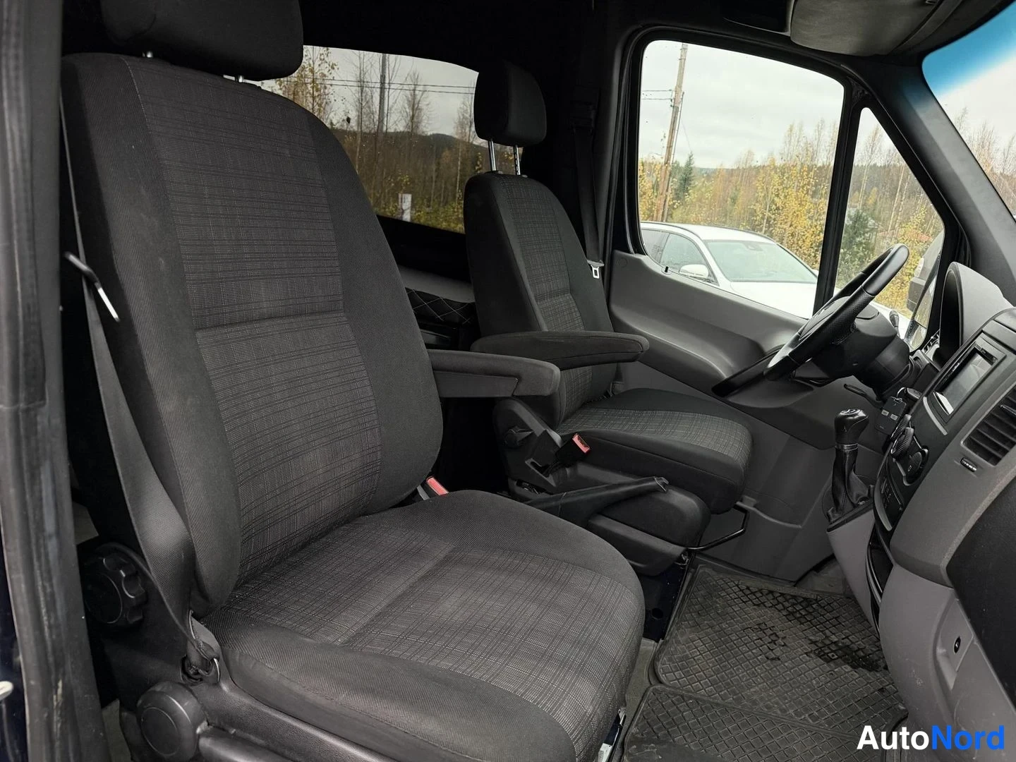 Blue Mercedes-Benz Sprinter 319 CDI 2017, cockpit, photo 11