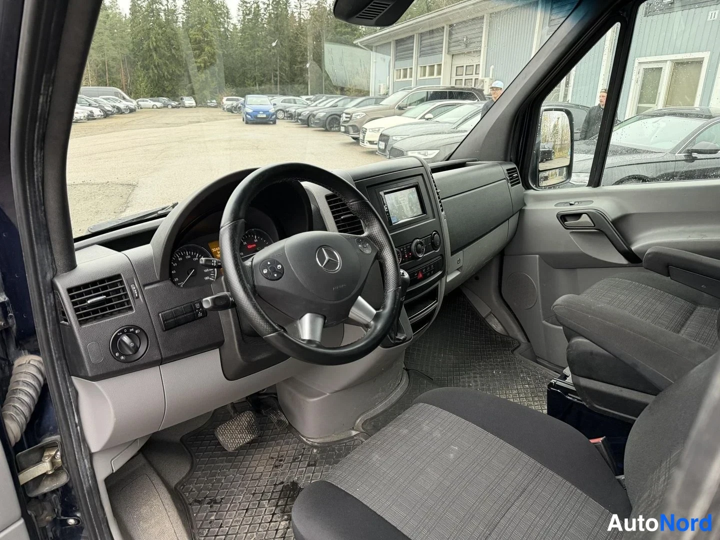 Blue Mercedes-Benz Sprinter 319 CDI 2017, cockpit, photo 12