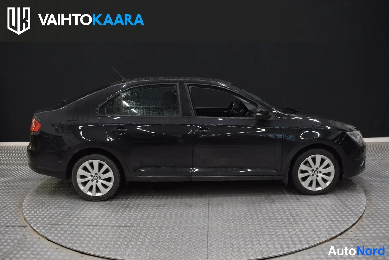 Svart Seat Toledo 2016, snett bakifrån, bild 6