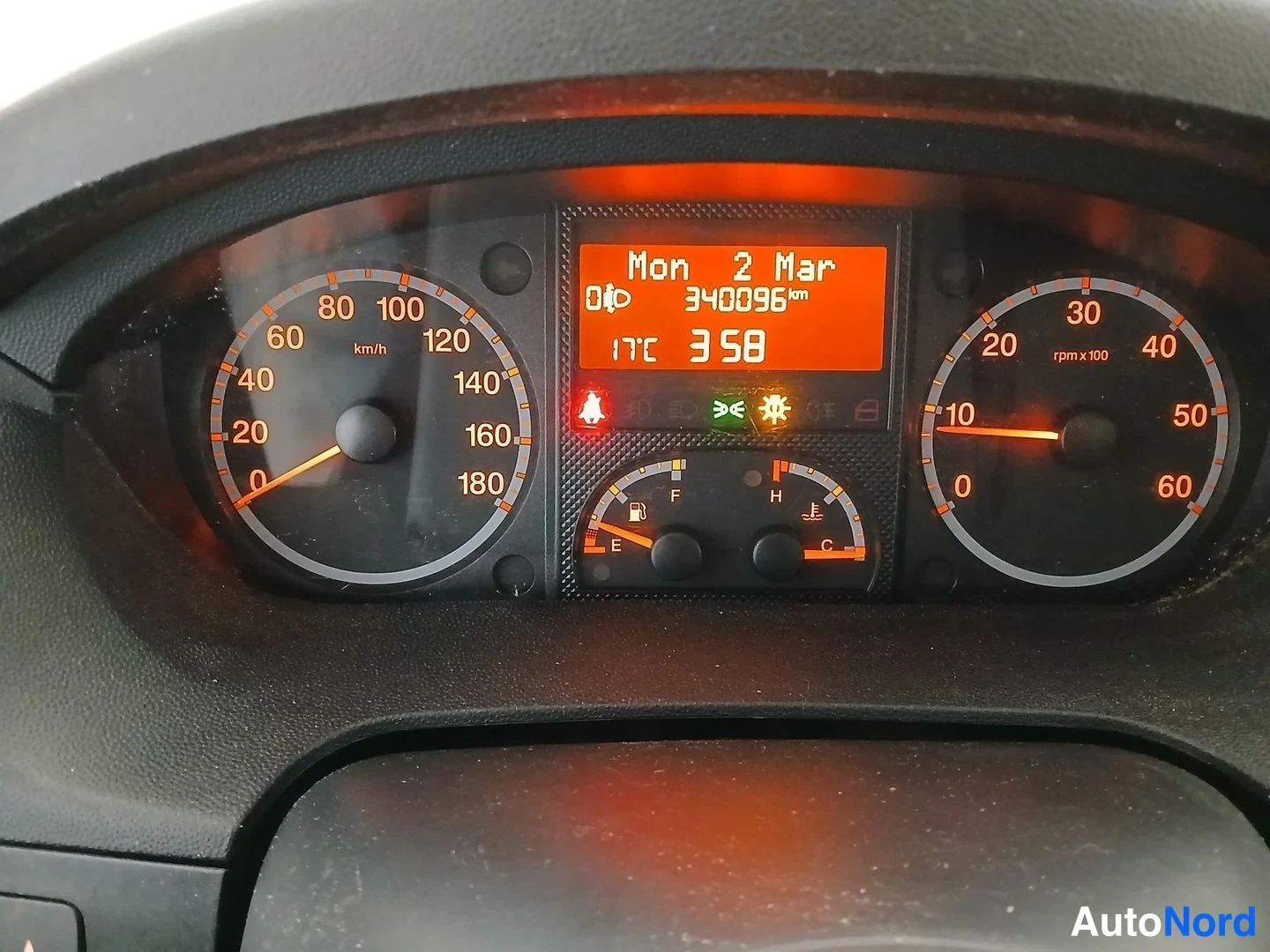 Valkoinen Citroen Jumper 2014, yksityiskohta, kuva 13