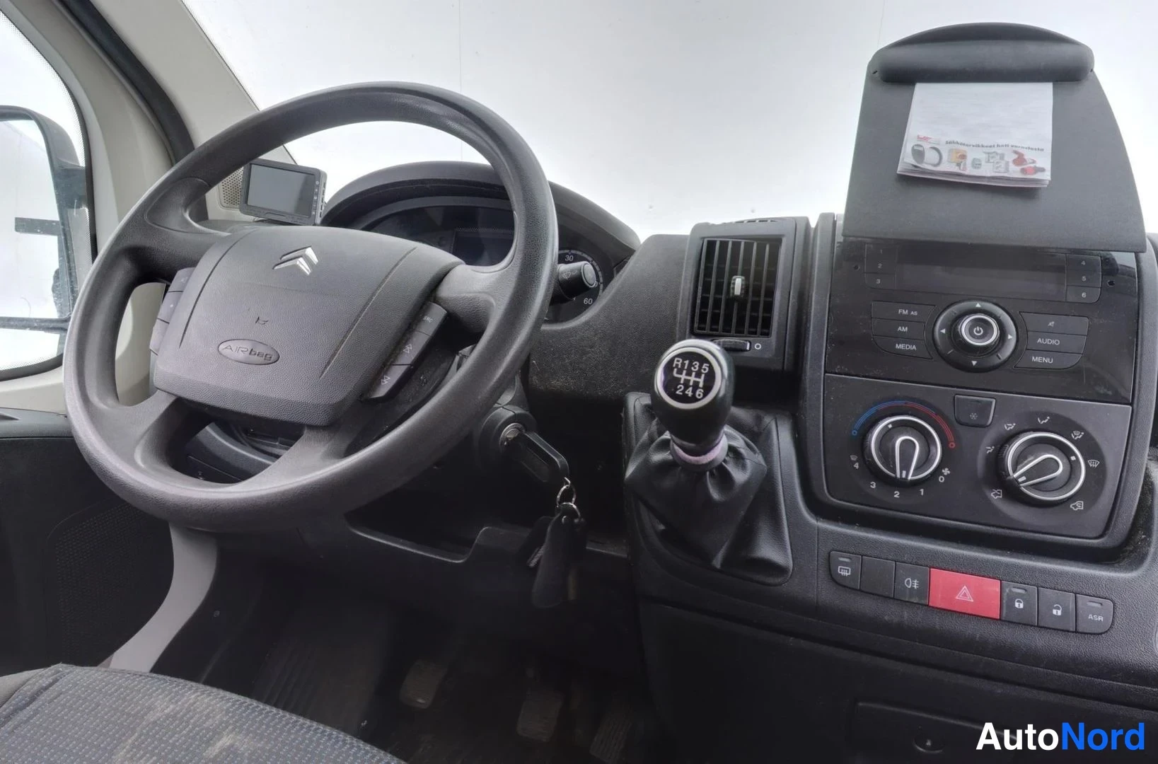 Valkoinen Citroen Jumper 2014, yksityiskohta, kuva 12
