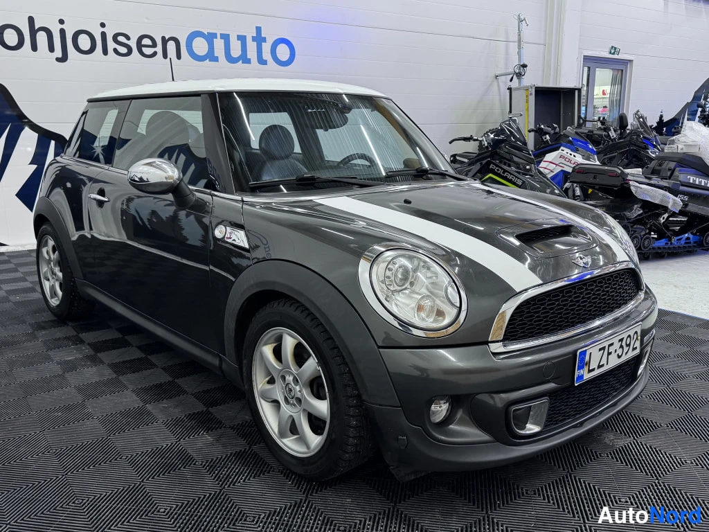 Harmaa Mini Cooper S 2011, etuviisto, keula oikealle, kuva 2