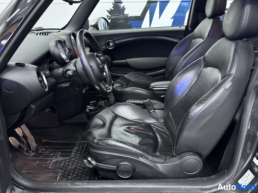 Harmaa Mini Cooper S 2011, ohjaamo, kuva 7