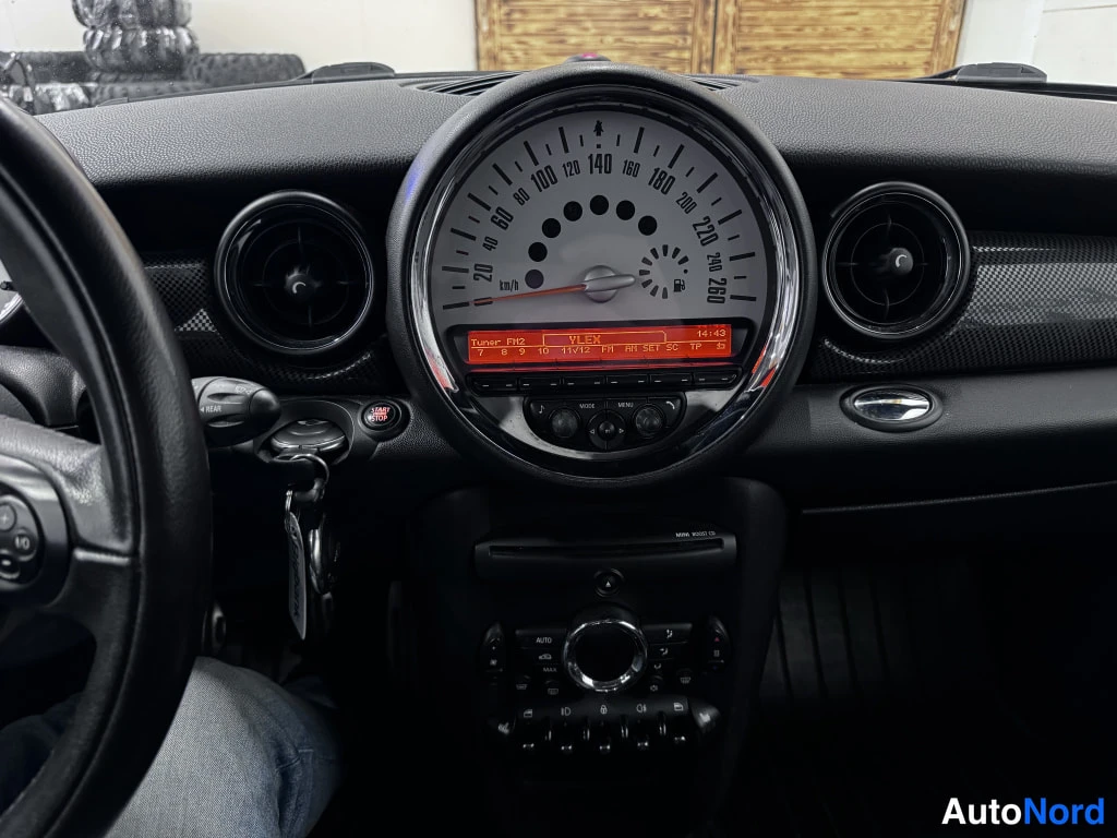 Harmaa Mini Cooper S 2011, ohjaamo, kuva 8