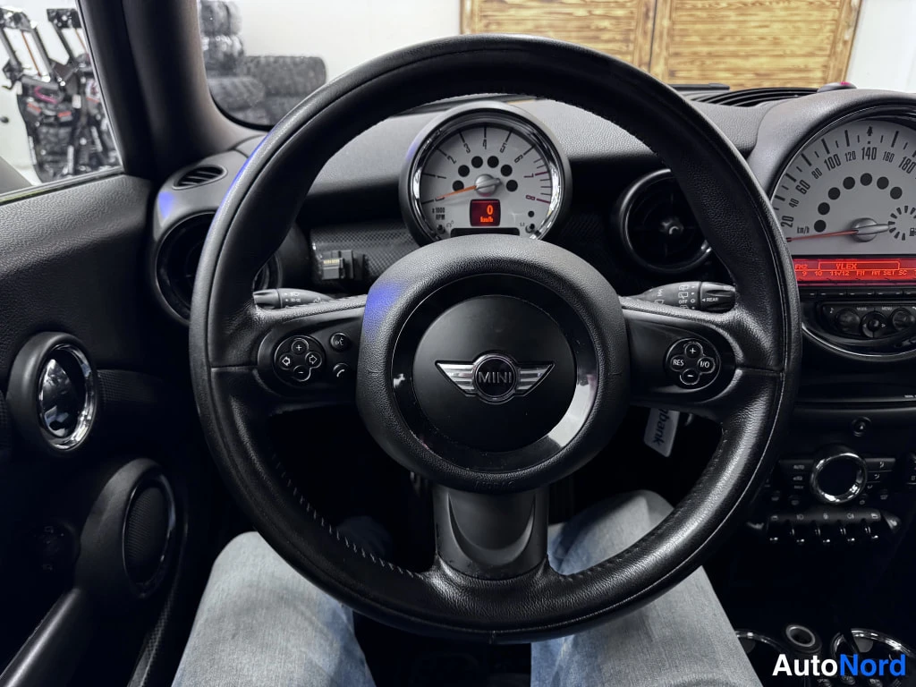 Harmaa Mini Cooper S 2011, ohjaamo, kuva 9