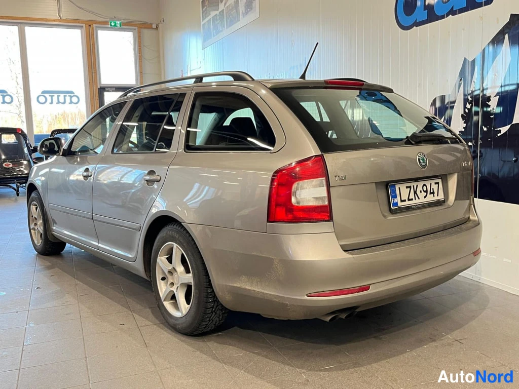 Silver Skoda Octavia 2011, rear three-quarter, photo 3