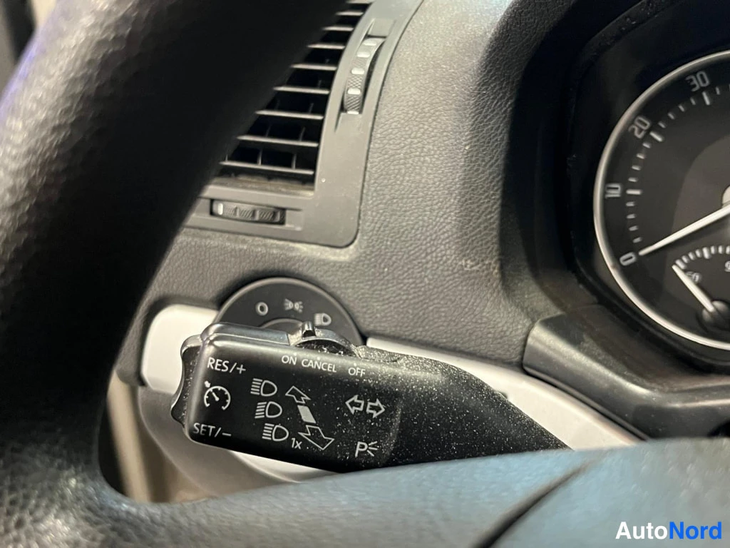 Silver Skoda Octavia 2011, detail, photo 7