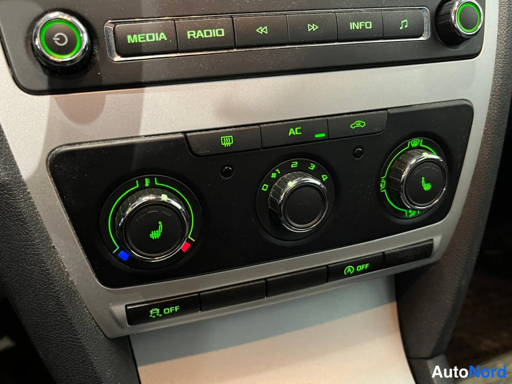 Silver Skoda Octavia 2011, detail, photo 6