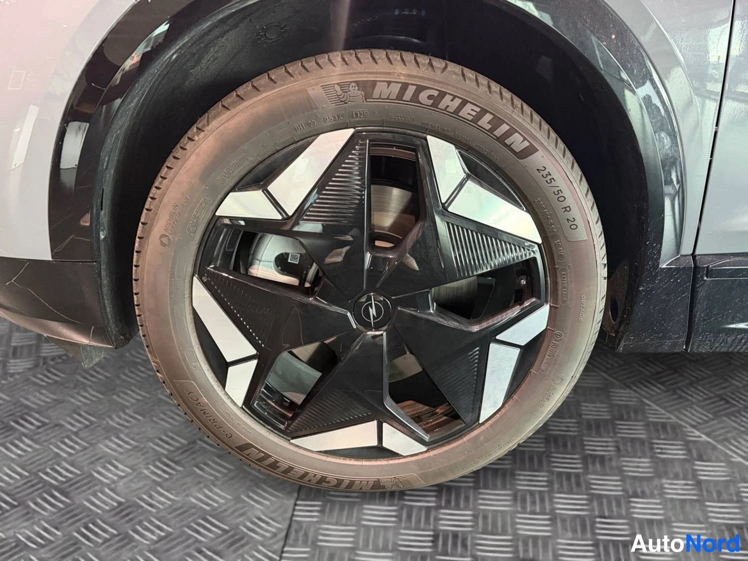 Harmaa Opel Grandland 2026, yksityiskohta, kuva 17