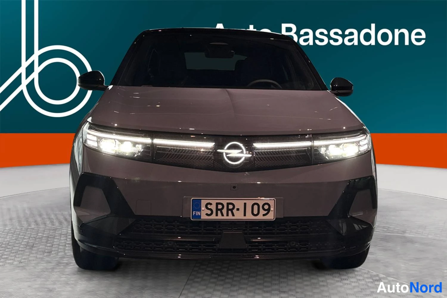 Harmaa Opel Grandland 2026, edestä, kuva 3