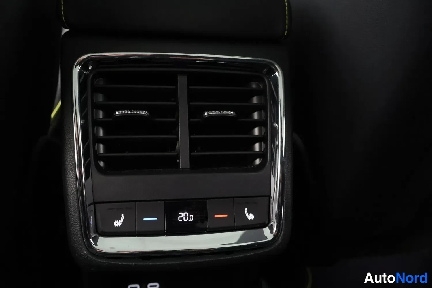 Valkoinen Skoda Enyaq Coupe 2023, yksityiskohta, kuva 16