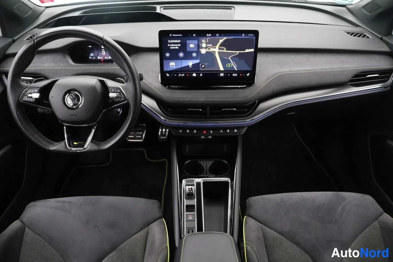 Valkoinen Skoda Enyaq Coupe 2023, ohjaamo, kuva 8