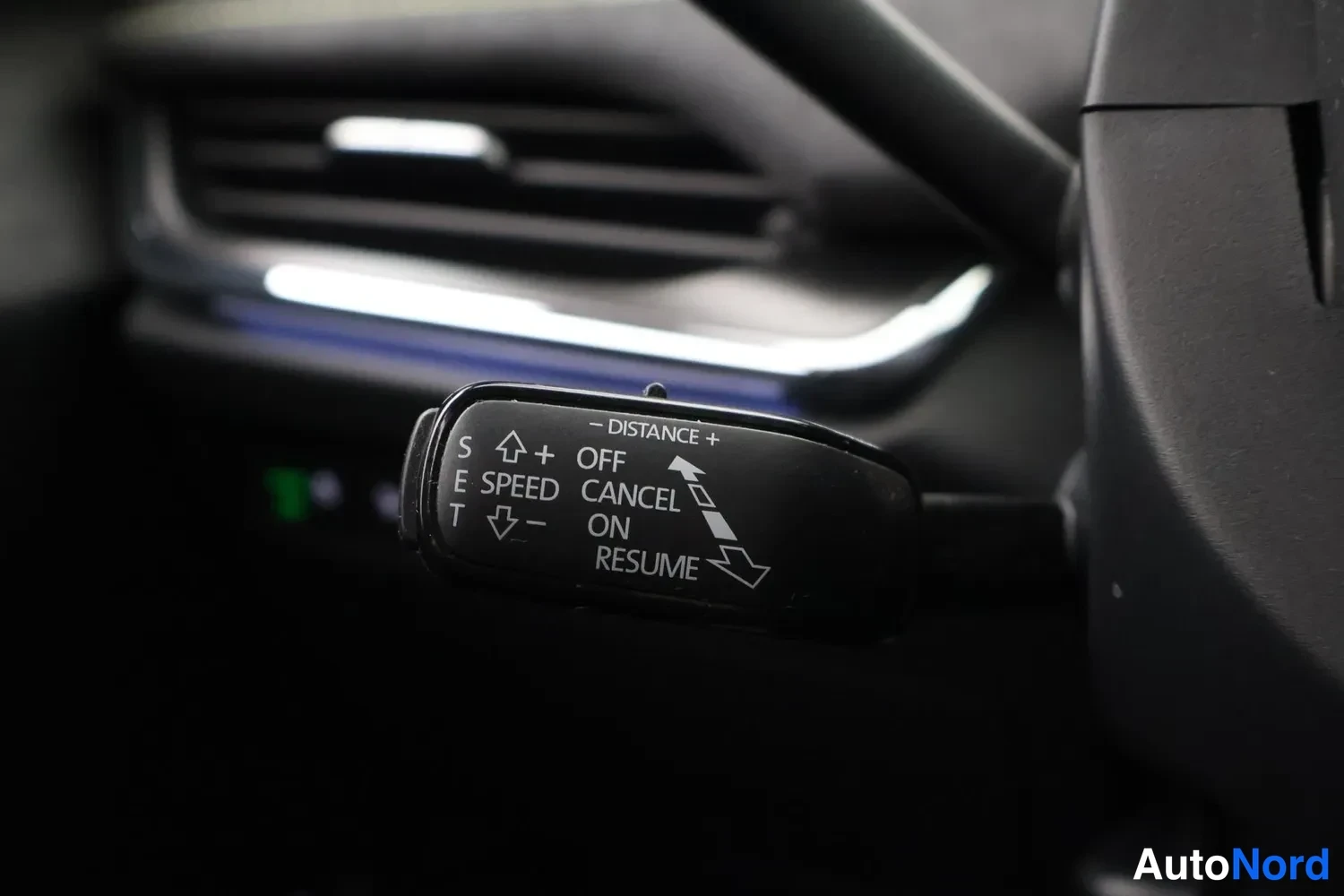 Valkoinen Skoda Enyaq Coupe 2023, yksityiskohta, kuva 22