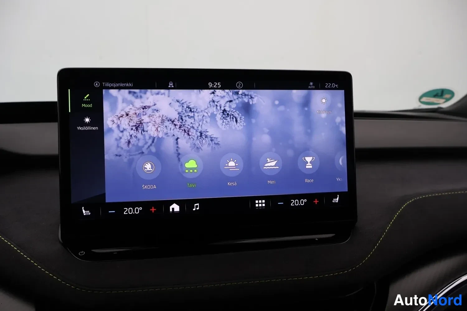 Valkoinen Skoda Enyaq Coupe 2023, yksityiskohta, kuva 28