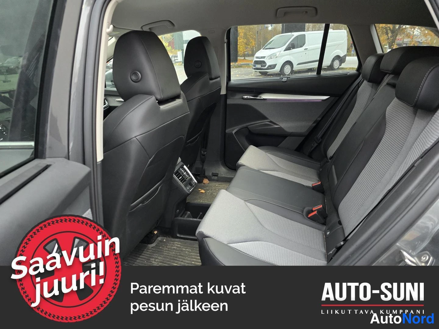 Harmaa Skoda Enyaq 2024, takaistuimet, kuva 4