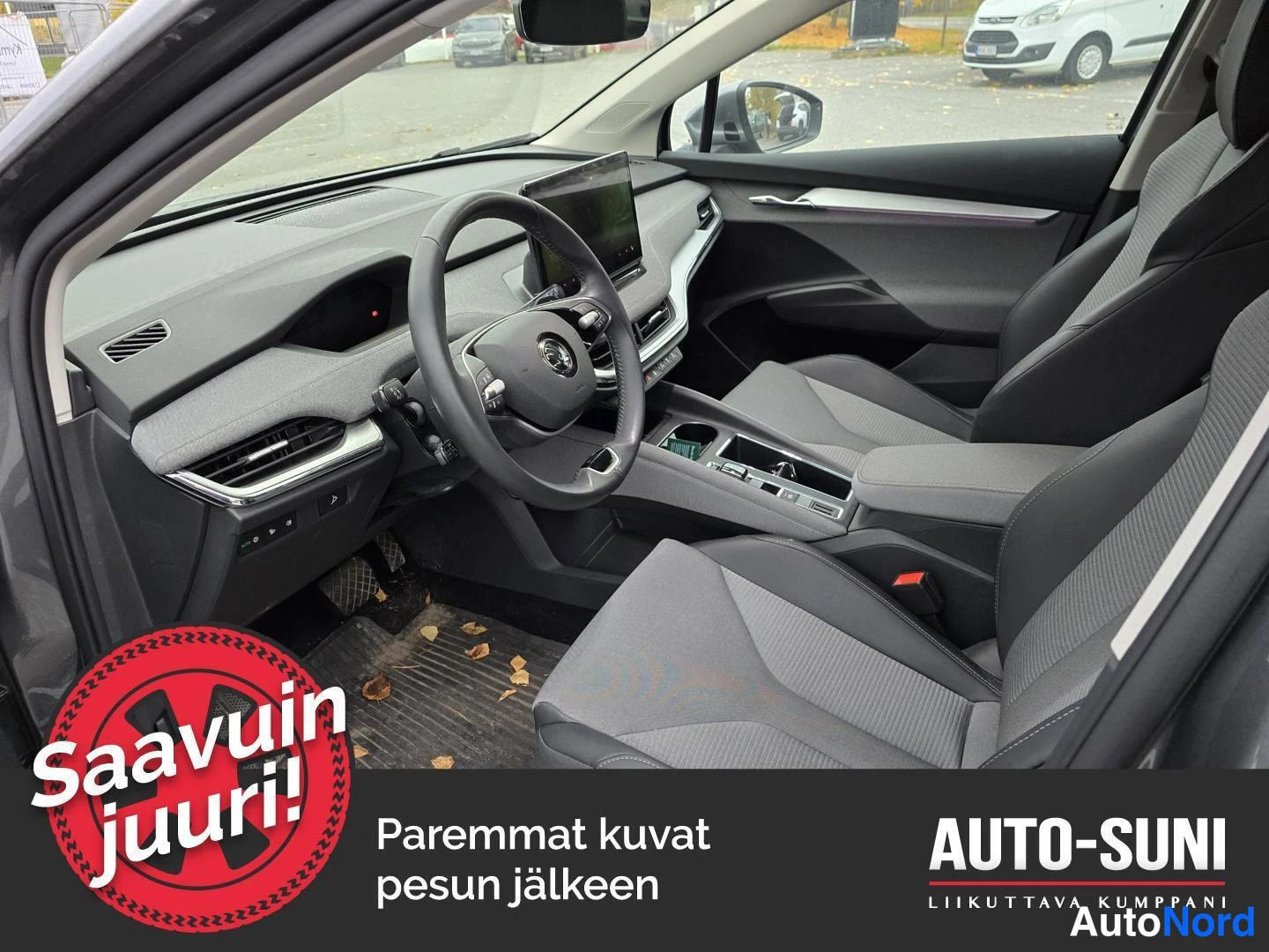 Harmaa Skoda Enyaq 2024, ohjaamo, kuva 3