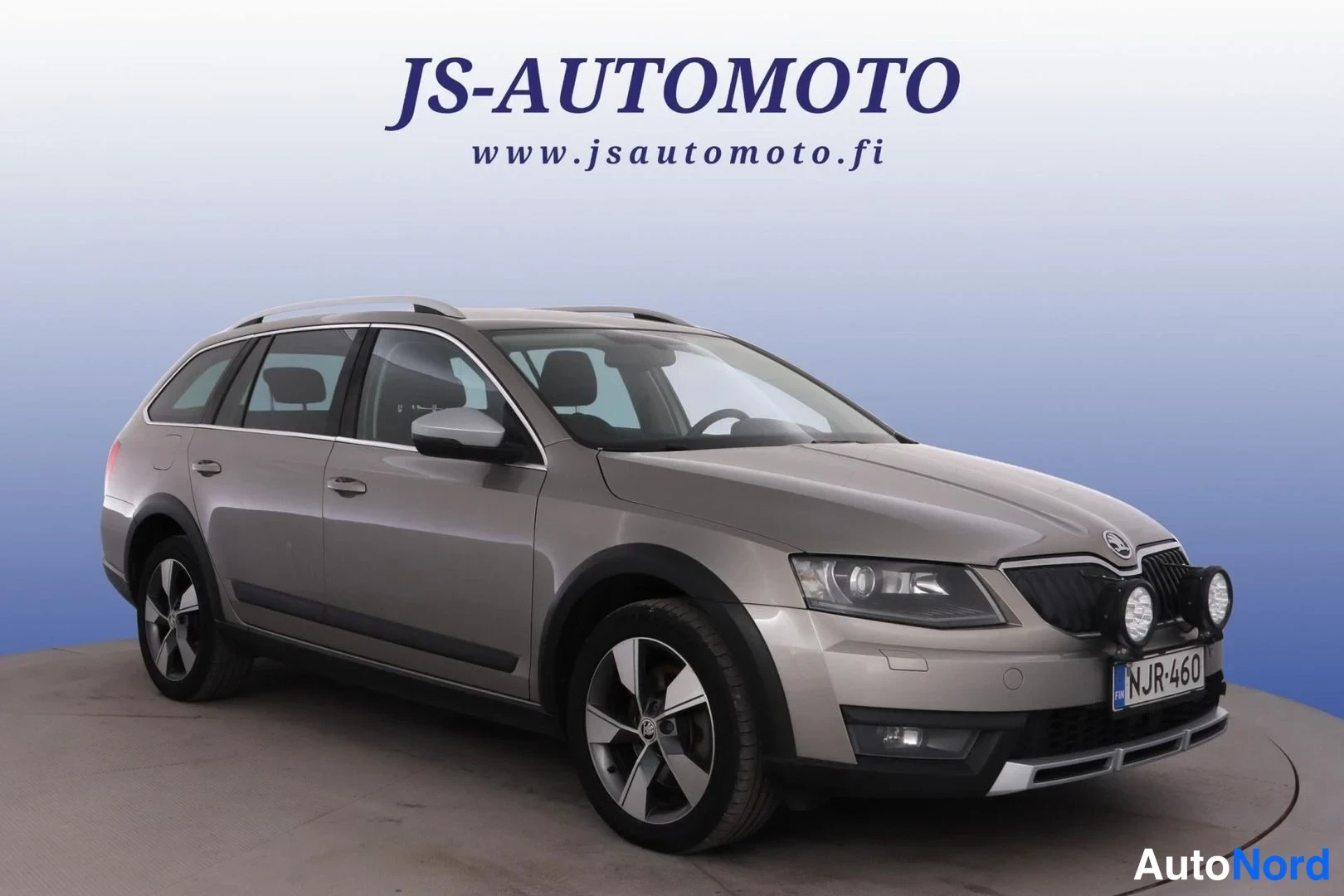 Beige Skoda Octavia Scout 2015, etuviisto, keula oikealle, kuva 2
