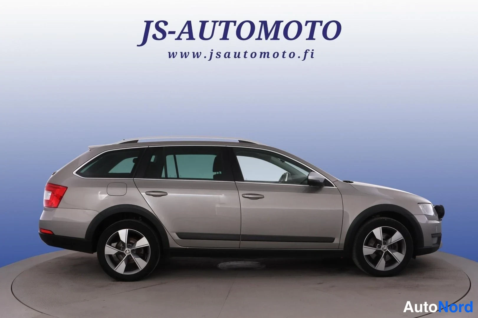 Beige Skoda Octavia Scout 2015, takaviisto, kuva 4