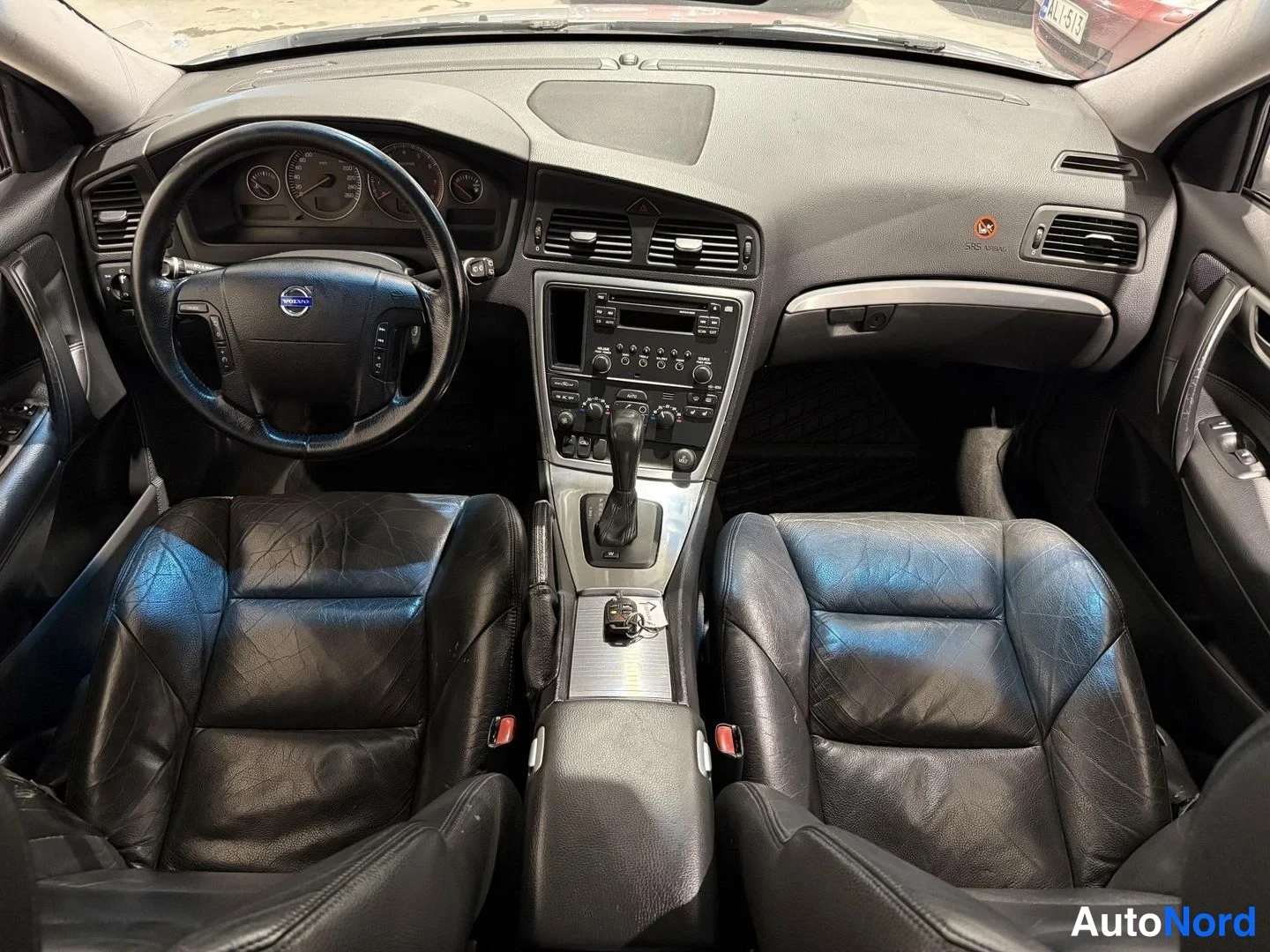 Grå Volvo V70 2007, förarplats, bild 9