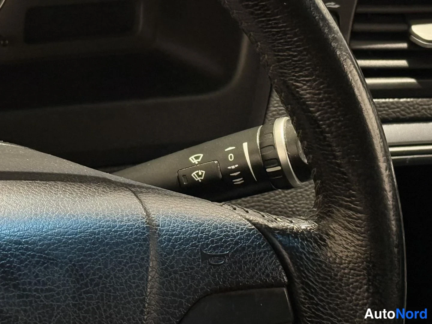 Grå Volvo V70 2007, detalj, bild 15